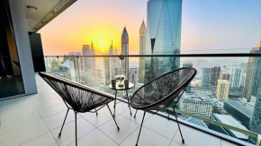 Stunning apt with balcony and awesome skyline view